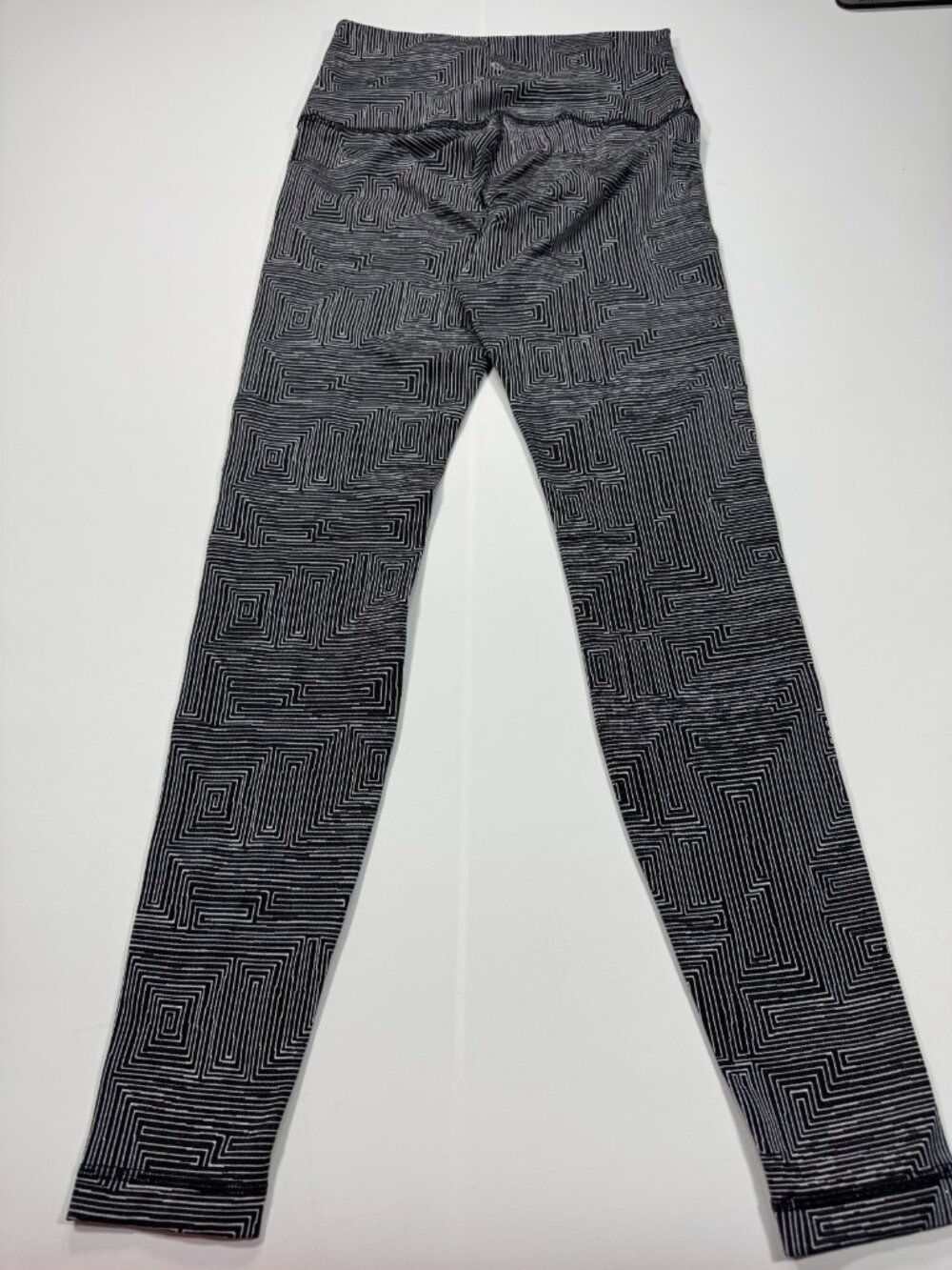 Lululemon Wunder Under Crop III Leggings Women's 8 Black Geometric Jacquard Yoga
